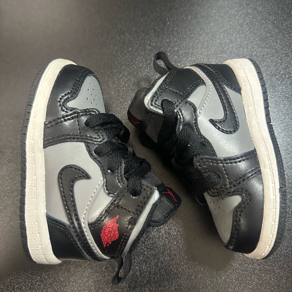 Nike Air Jordan 1 Mid Shadow Red Black Gray Infant 4C Pre Owned Sneakers
